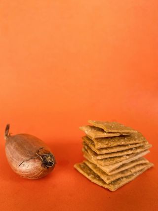 🧅Křupavé sýrové sušenky se sušenou cibulí, která se po upečení nádherně rozvoní. Jak se říká: sto lidí, sto chutí....a...