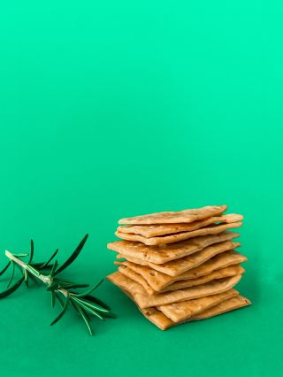 🌿 Super sýrové gouda sušenky se špetkou řeckého rozmarýnu, který zanechává v ústech příjemnou chuť středomoří. S touto...